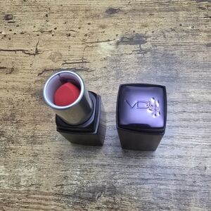 New Without Box VDL Expert Color Fiery Red 605 Lipstick
